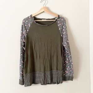 12 PM by Mon Ami • Green Long Sleeve Top